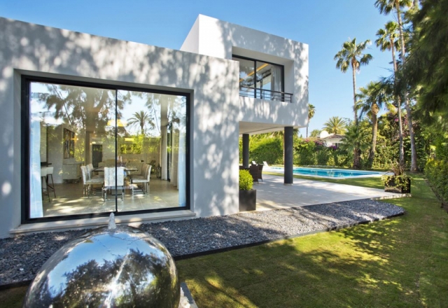 Design Features, Chrome Ball Fountain, Marbella, Modern Architecture, Marbella, New Style,  Gary Edwards Architectural Photography